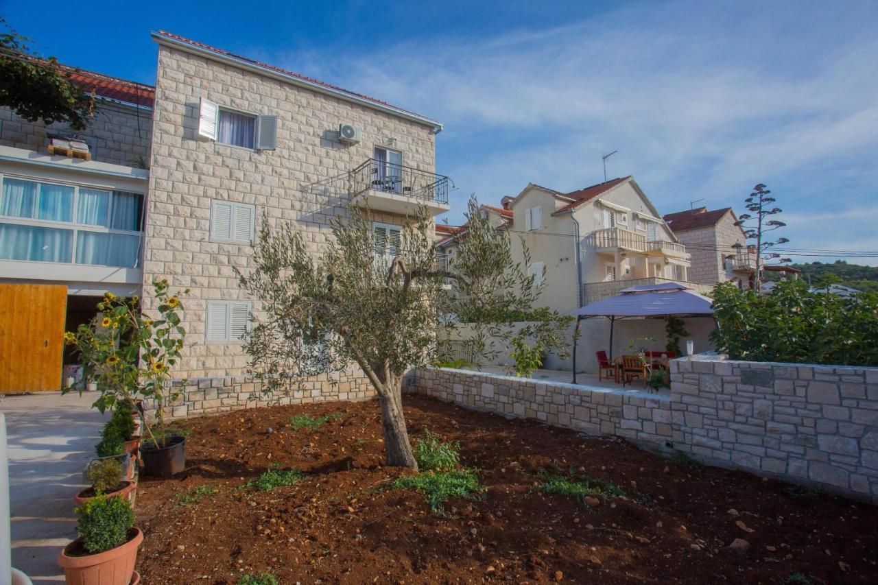 Apartments With A Parking Space Sutivan, Brac - 752 Exteriör bild